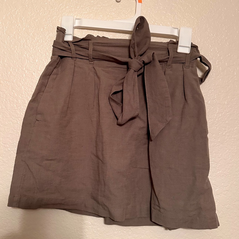 American Eagle army green skirt.